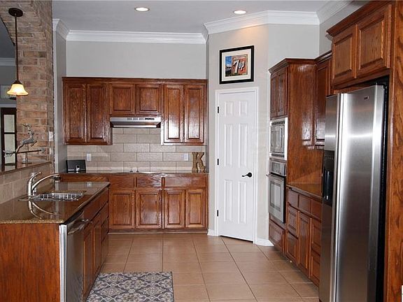 5th image of 11217 Weatherford Dr
