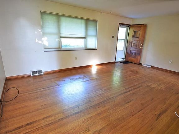 5th image of 255 Birch St
