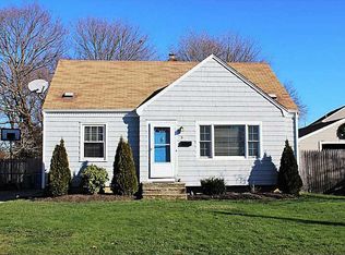 3 Beacon Ter, Middletown, RI 02842