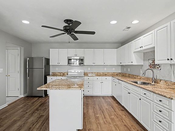 5th image of 127 Waters Edge Dr