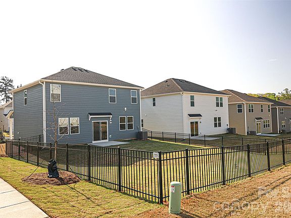 3rd image of 5015 Twin River Dr