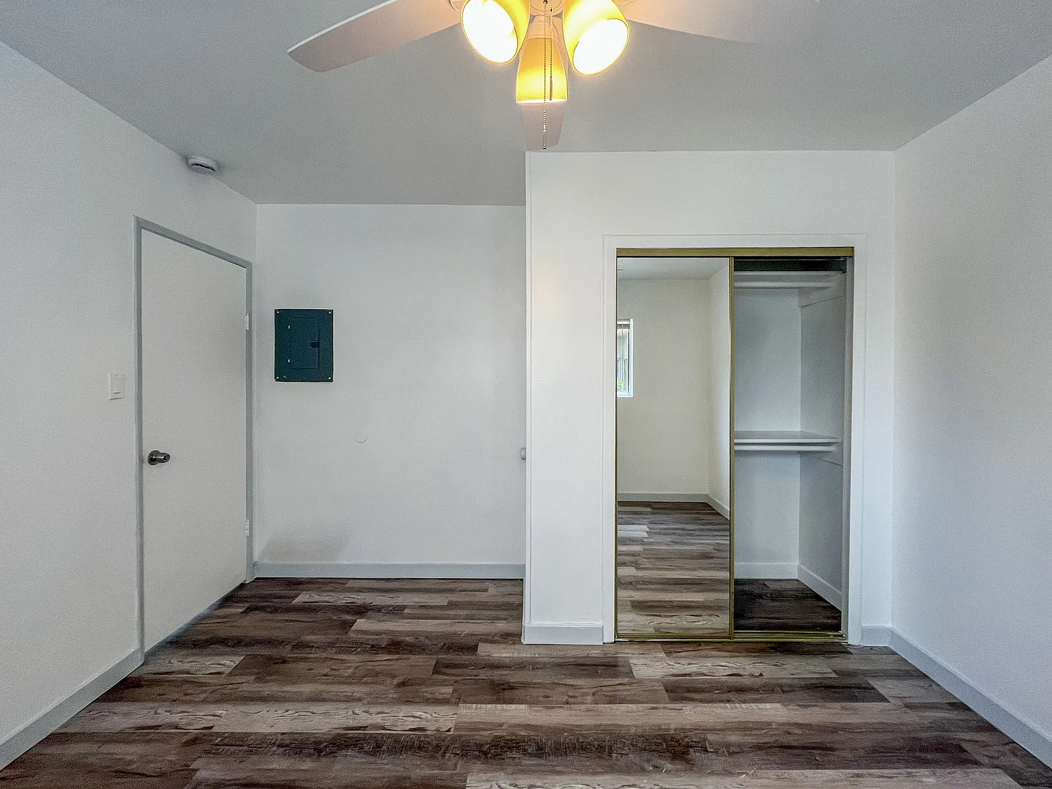 12312 Manor Dr — Photo 2