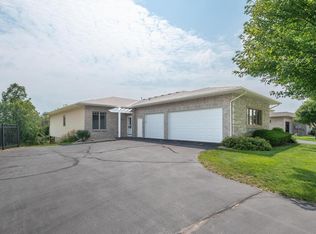 17057 Kennett Curv SW, Prior Lake, MN 55372