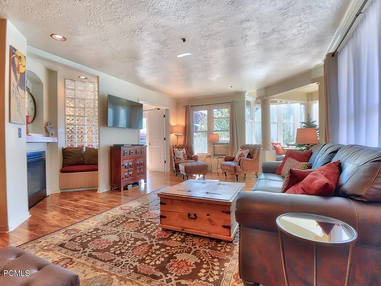 1402 Empire Ave #2A — Photo 3