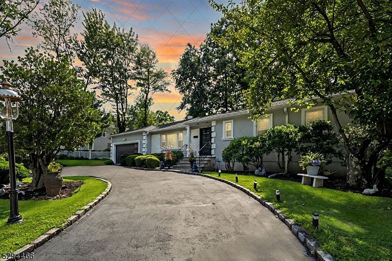 1st image of 23 Knollwood Dr