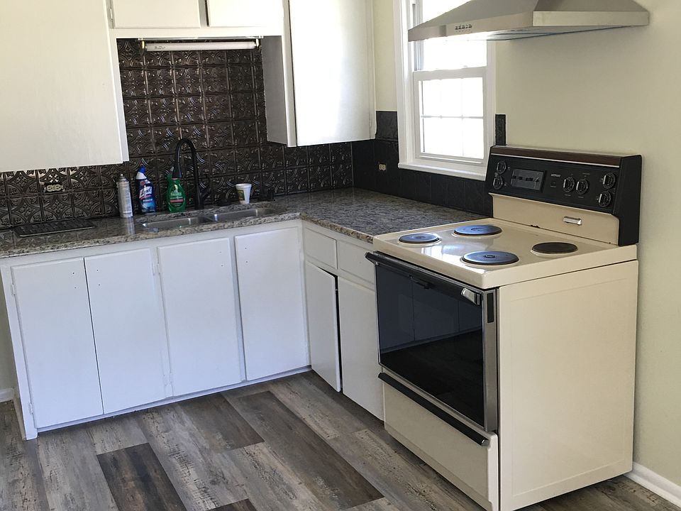 2nd image of 123 Galloway St