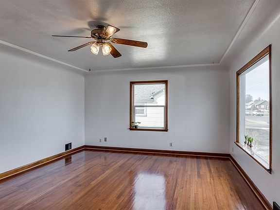 5th image of 534 E Lacrosse Ave