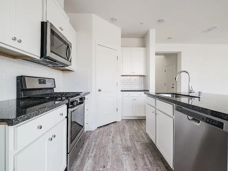3268 Sunny Gate Ln — Photo 6