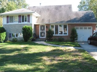 6 Rosalie Pl, Commack, NY 11725