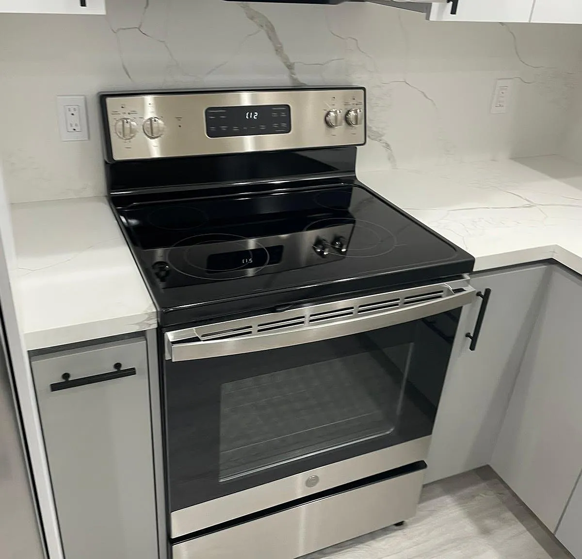 3 bed, 1600 sqft, $3,929 — Photo 3