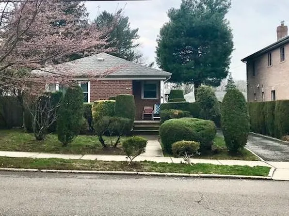 51-10 248 Street, Douglaston, NY 11362