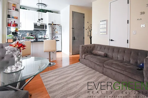 Rented by Pinn Realty | media 6