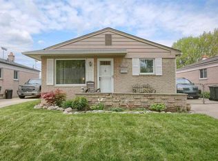 23127 Harmon St, Saint Clair Shores, MI