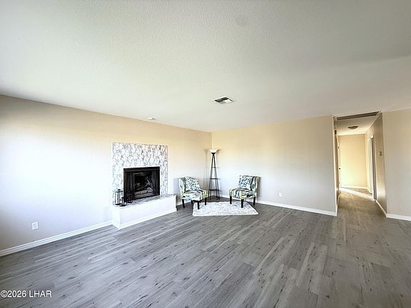 3rd image of 1720 E Valencia Rd