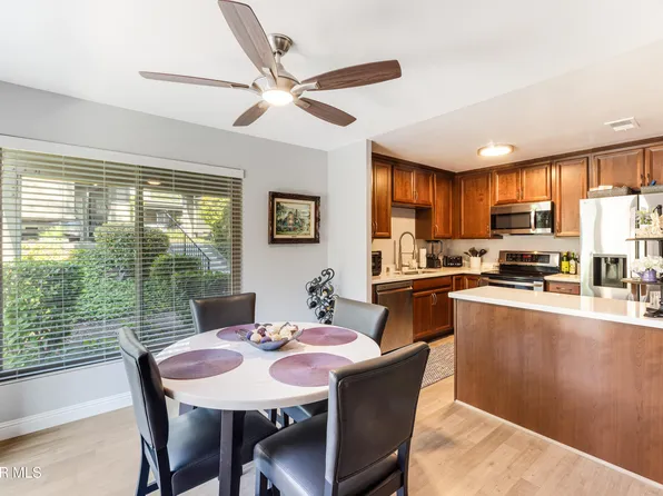 348 Chestnut Hill Ct APT 17, Thousand Oaks, CA 91360