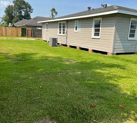 3rd image of 3812 Sandra Ln