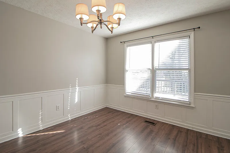 4 bed, 2.5 bath, 2506 sqft, $2,395 — Photo 3