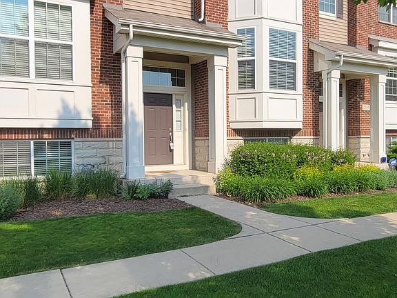3rd image of 2553 Dunraven Ave