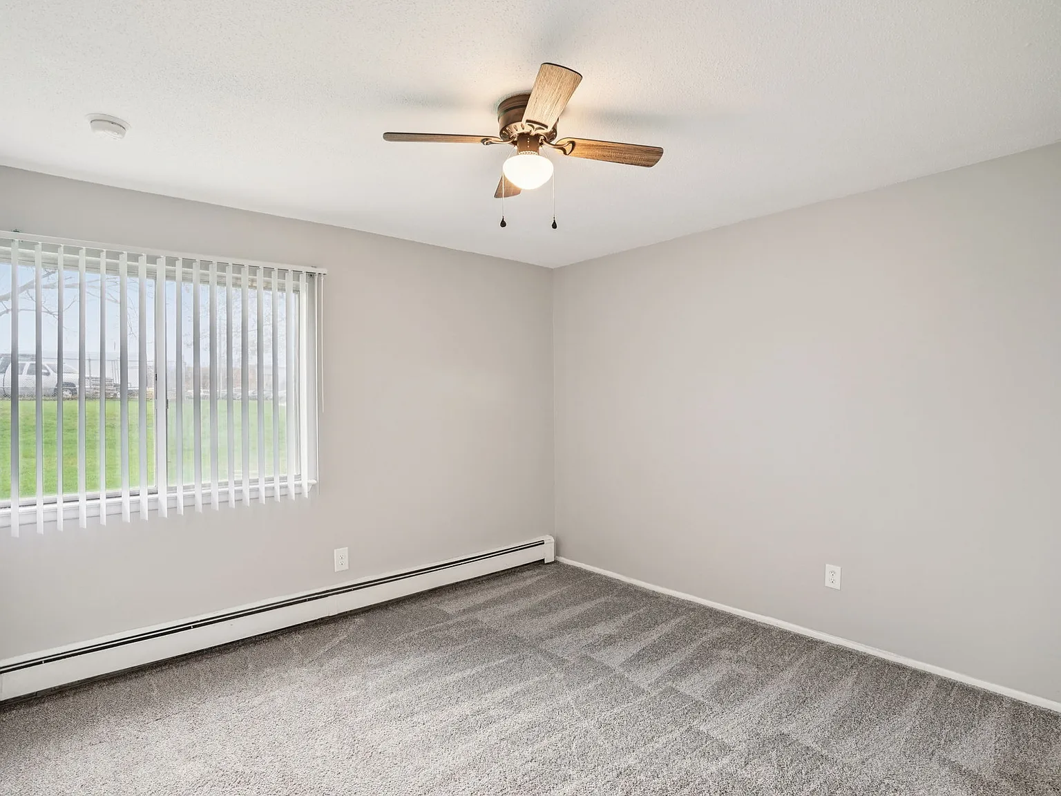 Hillcrest Club Apartments — Photo 2