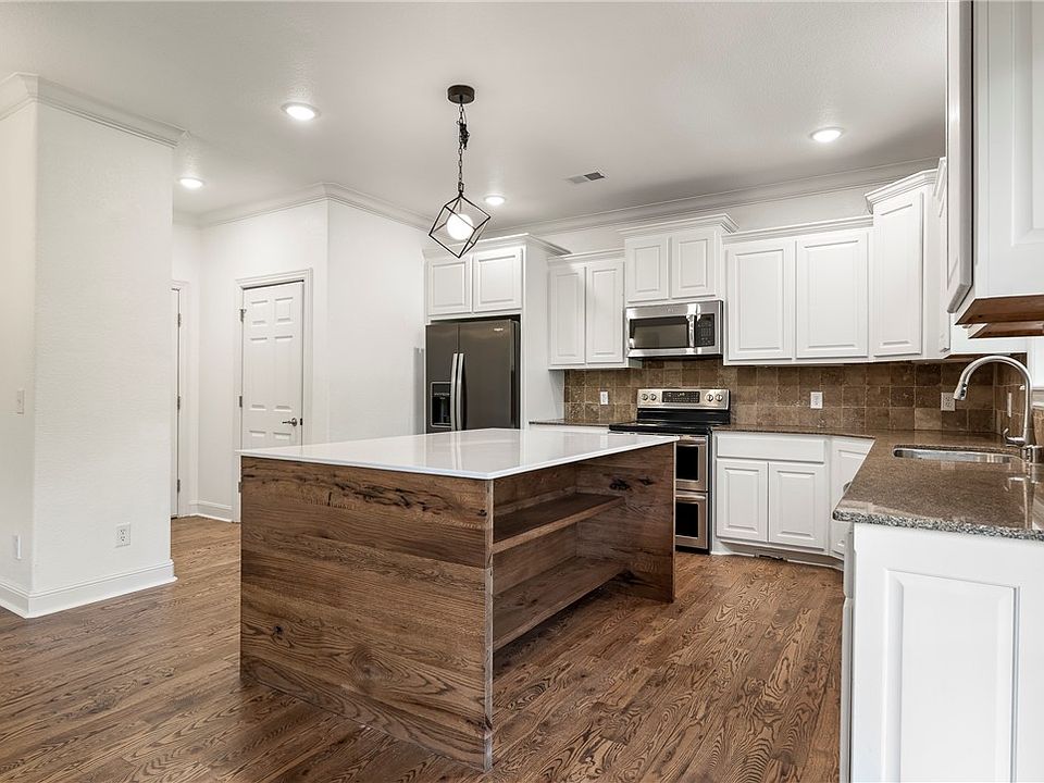 1st image of 4 Veryan Ln
