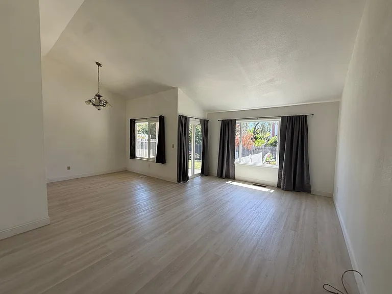3537 Augusta Ct — Photo 4