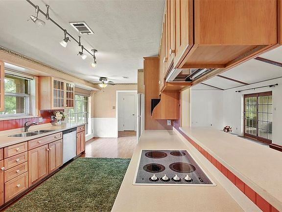 3rd image of 3103 Briar Ln