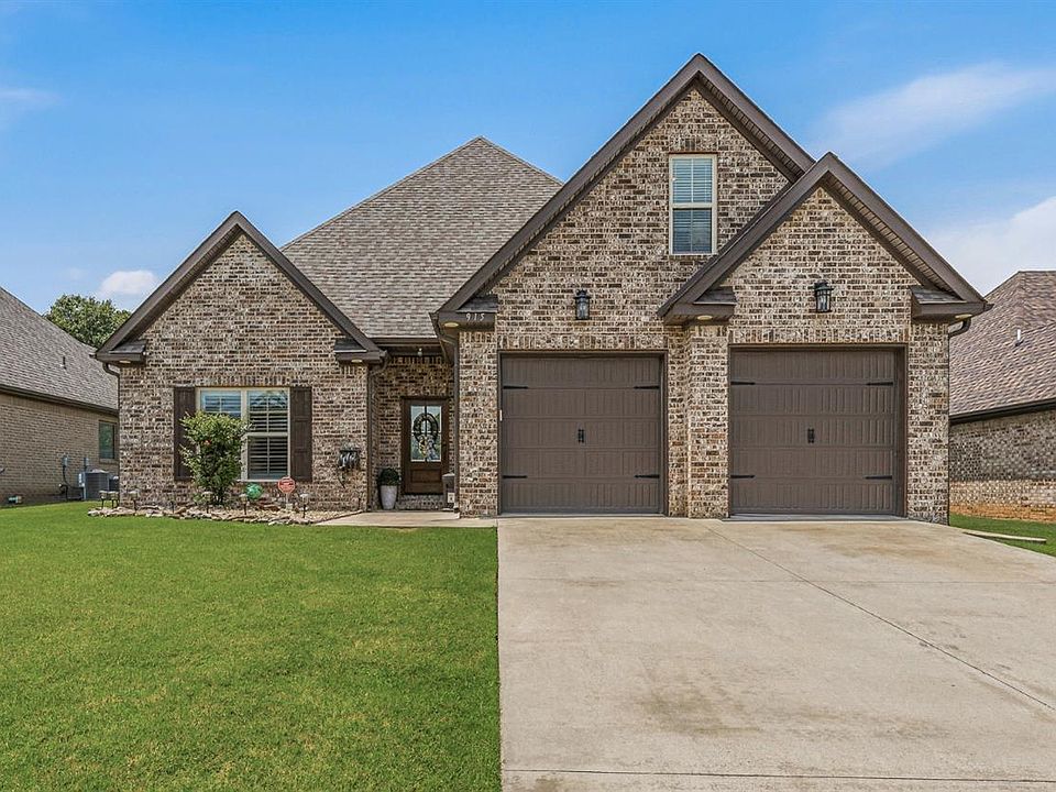 1st image of 915 Sandra Ln