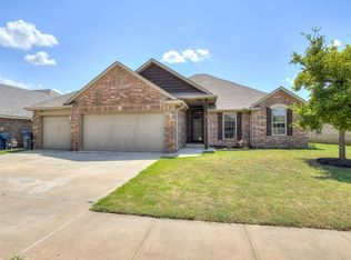 11312 SW 37th St, Mustang, OK 73064