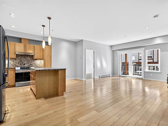 3rd image of 6591 Lincroft Rd #202