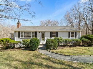 216 E Pond Meadow Rd, Westbrook, CT 06498