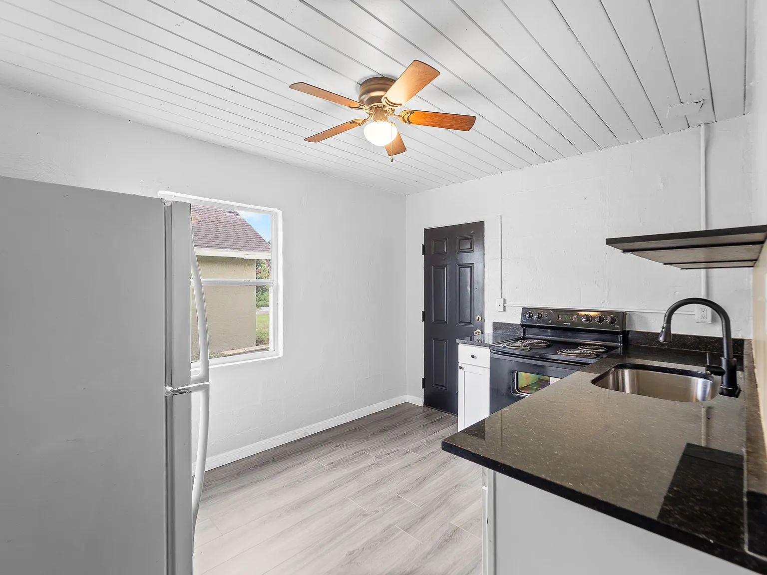 2 bed, 650 sqft, $1,800 — Photo 4