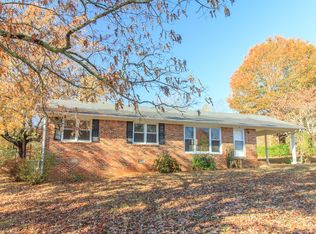 128 Hillhurst Dr, Selmer, TN 38375
