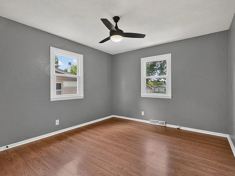 2724 N Franklin Ave — Photo 14
