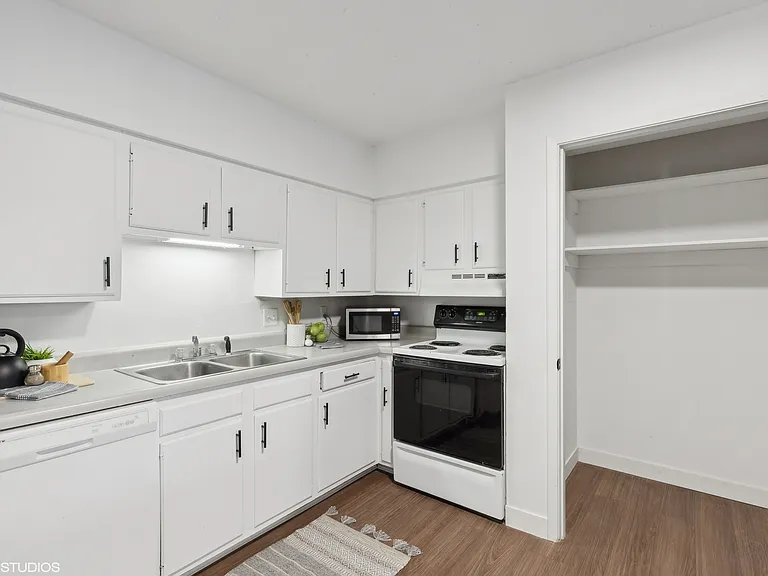 Twin Oaks Residences LLC — Photo 18