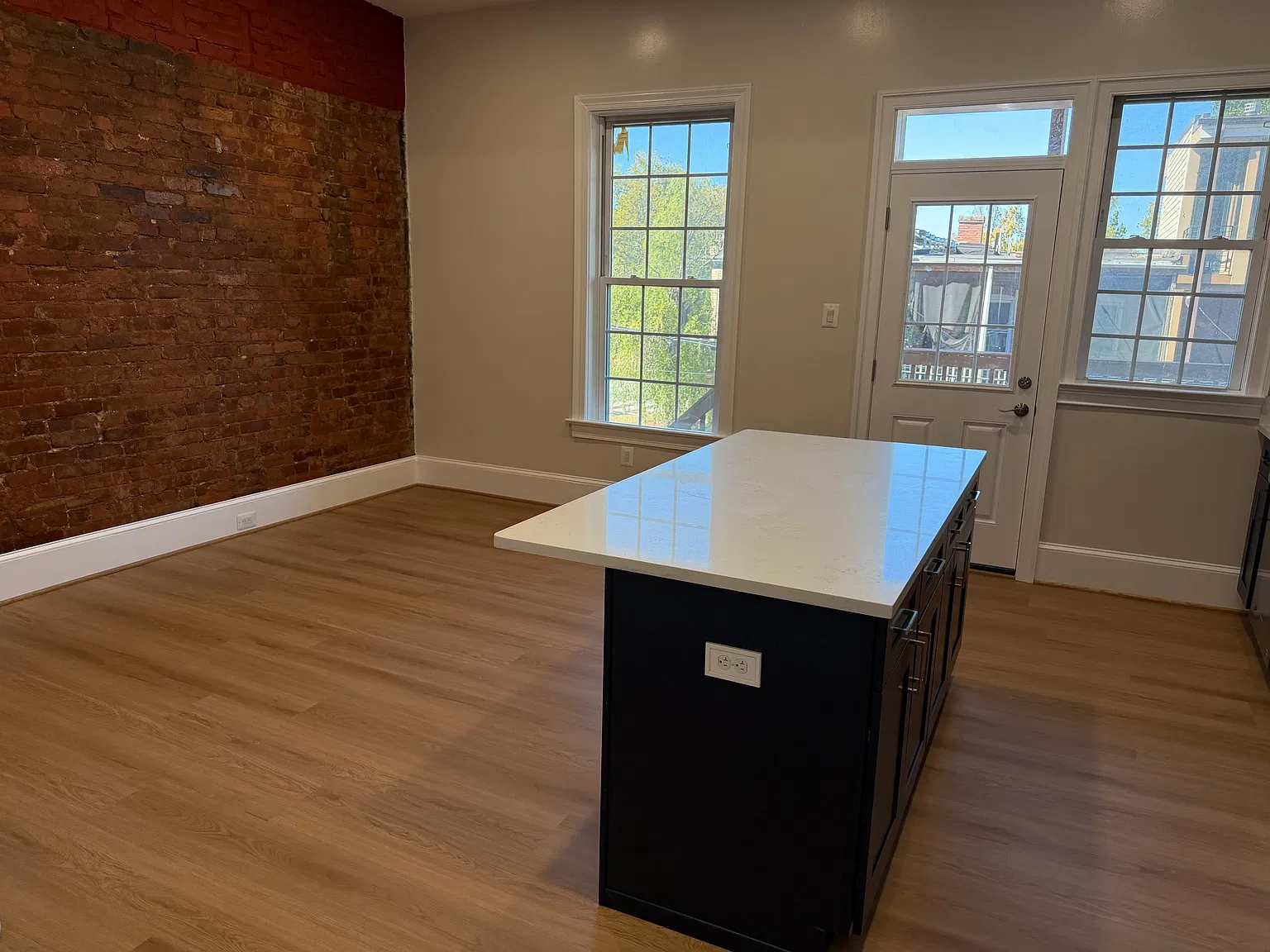 1255 Carrollsburg Pl SW — Photo 2