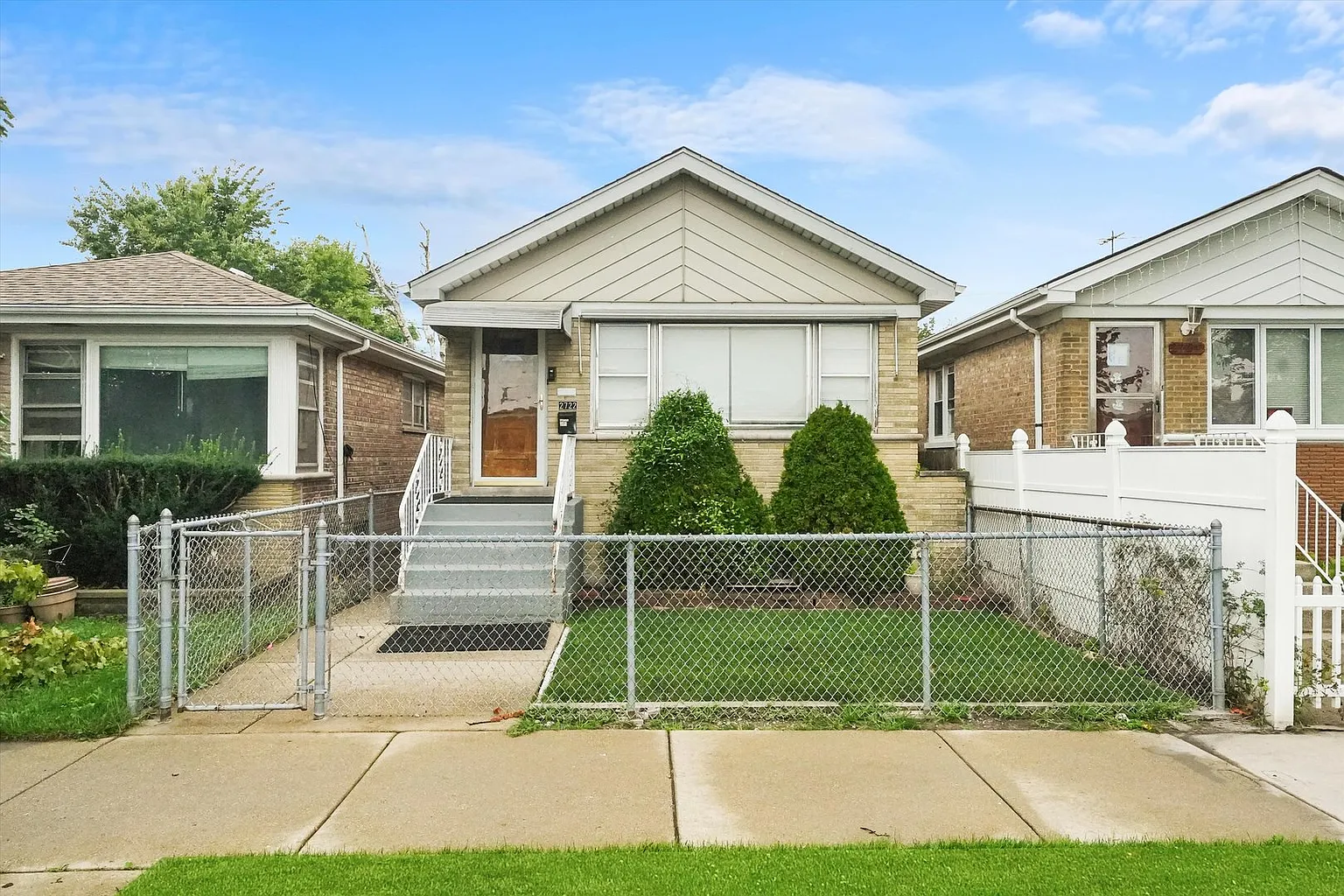 2722 N Normandy Ave photo 1