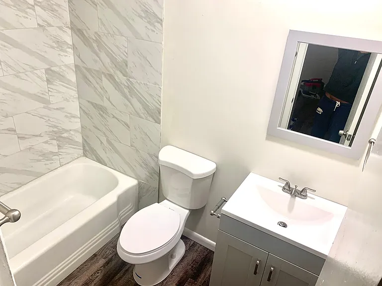 220 S Franklin Blvd #6 — Photo 8