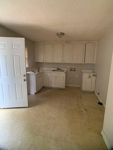 2nd image of 933 Cantwell St APT 3