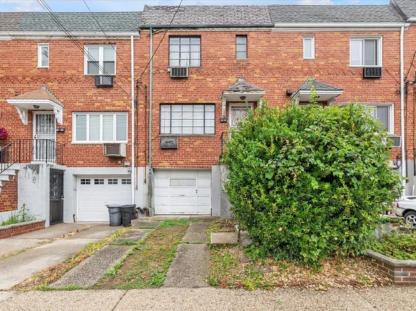 5241 71st St, Maspeth, NY 11378