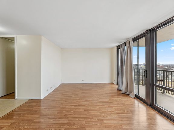 3rd image of 3001 S Michigan Ave Unit 1206