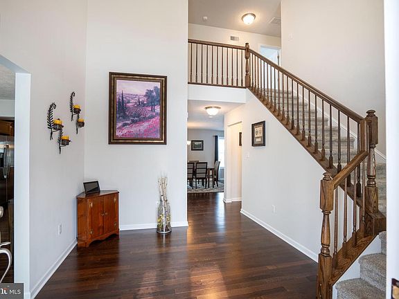 3rd image of 1734 Woodledge Dr