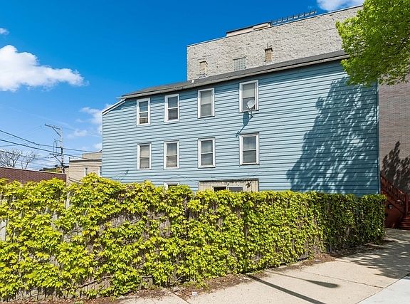 2nd image of 612 N Ogden Ave