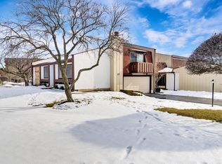 23 Westwood Dr, Indian Head Park, IL 60525