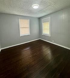 4th image of 504 Denver Ave