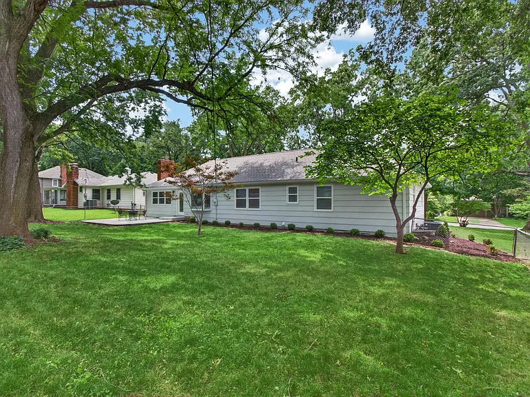 6232 Woodson Rd — Photo 56