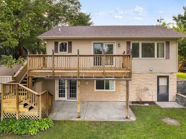 24 Deer River Rd, Columbus, NE 68601