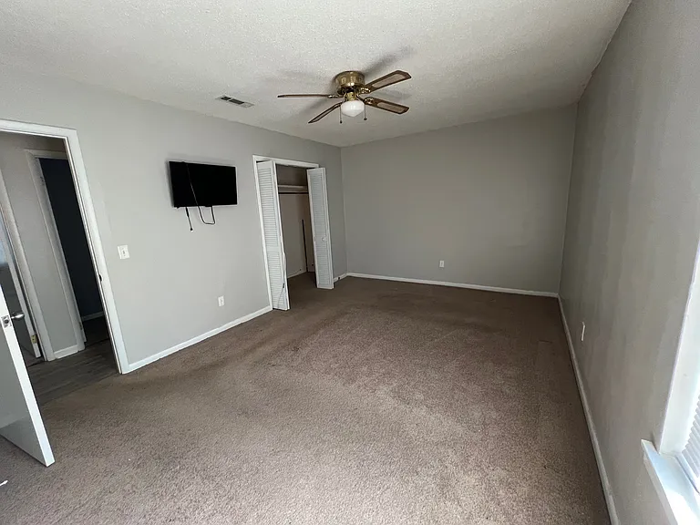 108 Kane Rd — Photo 16