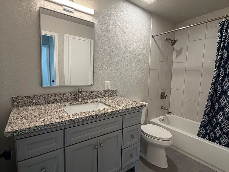 116 N Yosemite Ave — Photo 4