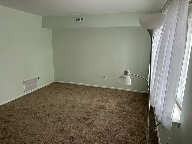 2127 Rhododendron Ct — Photo 3