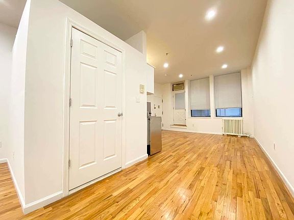 4th image of 114 E 28th St APT 2C